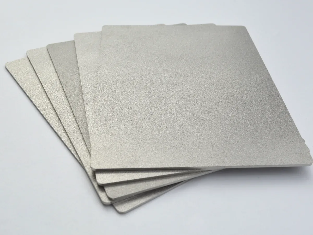 Sintered porous metal plates grouped together