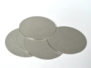 Sintered porous metal discs in multiple sizes