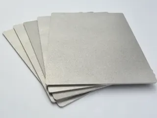 Sintered porous metal plates grouped together