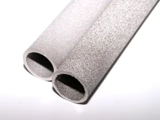 Sintered porous metal tube, open end detail