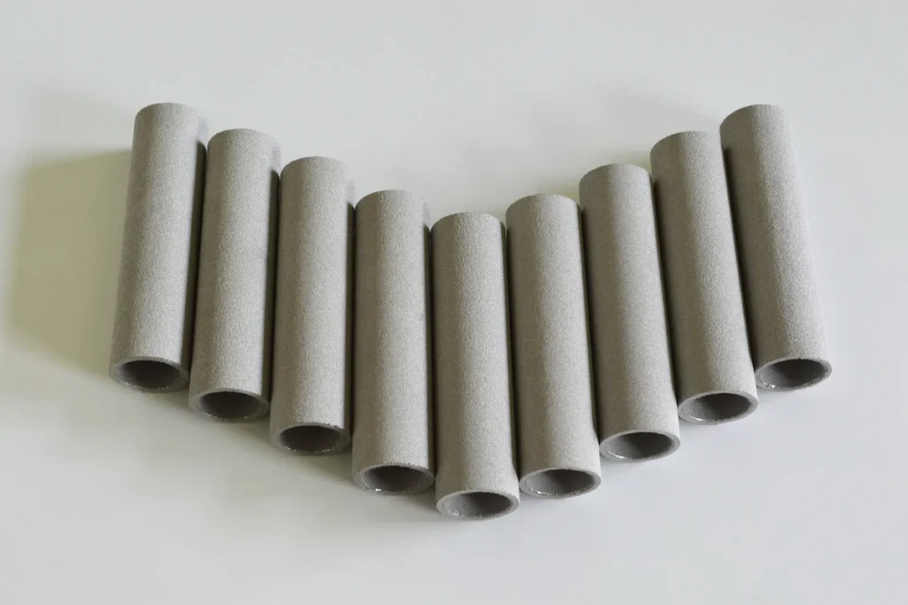 Sintered metal sparger tubes for gas distribution in liquid process vessels